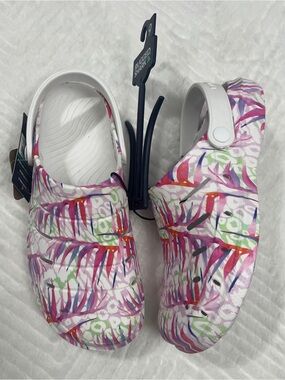 Rugged Shark Printed Clogs Sandals Shoes‎ White Pink & Green Pattern size 9
